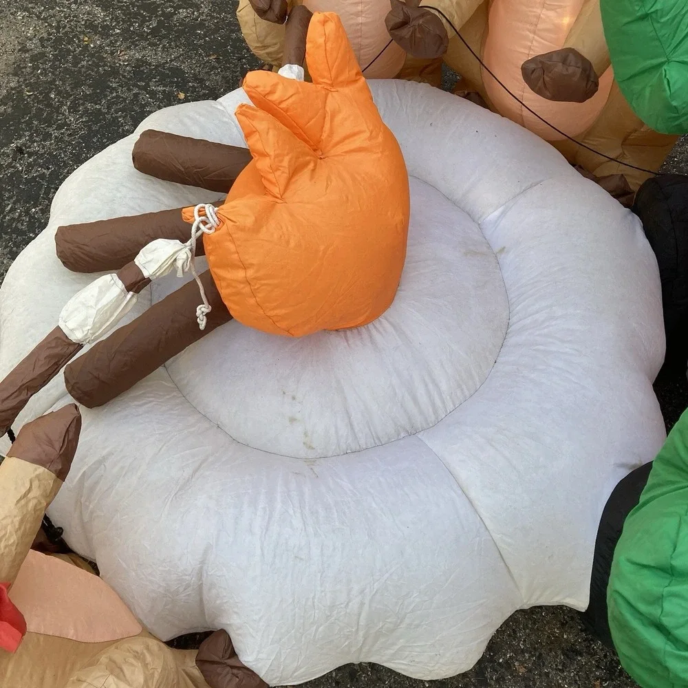 Santa & Reindeer Bonfire Inflatable / 63